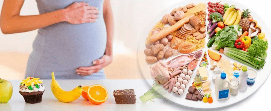 ### مسمومیت غذایی در بارداری: راهنمای کامل برای مادران مسمومیت غذایی در دوران بارداری یکی از مشکلاتی است که به دلیل تغییرات فیزیولوژیکی بدن مادر میتواند خطرات جدیتری نسبت به شرایط عادی داشته باشد. در این مقاله به نحوه برخورد و پیشگیری از مسمومیت غذایی در بارداری پرداختهایم تا مادران بتوانند با آگاهی بیشتری از خود و جنین محافظت کنند. ### علل شایع مسمومیت غذایی در بارداری #### باکتریها و انگلها باکتریها از عوامل اصلی مسمومیت غذایی هستند. بهخصوص باکتریهای سالمونلا، لیستریا و اشرشیا کولی از رایجترین عواملی هستند که از طریق مواد غذایی ناسالم وارد بدن میشوند. این باکتریها میتوانند از طریق غذاهای خام یا نیمپز، سبزیجات و میوههای شستهنشده، و محصولات لبنی غیرپاستوریزه وارد بدن شوند. در دوران بارداری، به دلیل تغییرات در سیستم ایمنی مادر، بدن او حساستر به این عوامل میشود. علاوه بر باکتریها، انگلهایی مانند توکسوپلاسما نیز میتوانند از طریق گوشت نیمپز یا سبزیجات آلوده وارد بدن شوند. این انگلها میتوانند به جنین منتقل شده و عوارض جدی ایجاد کنند. بنابراین، آگاهی از منابع اصلی آلودگیها میتواند به مادران کمک کند تا خطرات احتمالی را به حداقل برسانند. ### علائم و نشانههای مسمومیت غذایی در بارداری #### علائم شایع گوارشی مسمومیت غذایی معمولاً با علائم گوارشی مانند تهوع، استفراغ، اسهال و درد شکم همراه است. این علائم میتوانند در دوران بارداری شدیدتر باشند و به دلیل تغییرات هورمونی و افزایش حساسیت بدن، ممکن است مادران باردار این علائم را بیشتر تجربه کنند. اگر این علائم بیش از چند ساعت ادامه داشته باشند، باید با پزشک مشورت کرد. #### علائم جدی و نیاز به مراقبتهای فوری برخی علائم مسمومیت غذایی مانند تب بالا، سرگیجه، کمآبی شدید و دردهای شدید شکمی میتوانند نشاندهندهٔ عفونت جدیتری باشند. این علائم ممکن است به دلیل کمآبی بدن یا عفونت شدید ایجاد شده و در صورت عدم درمان، میتواند به سلامتی جنین آسیب برساند. در صورت بروز این علائم، مراجعه فوری به پزشک ضروری است. ### نحوه برخورد اولیه با مسمومیت غذایی #### استراحت و نوشیدن مایعات استراحت و مصرف کافی مایعات یکی از اقدامات اولیه برای مدیریت مسمومیت غذایی است. بدن در طی مسمومیت غذایی آب و الکترولیتهای زیادی از دست میدهد، بهویژه اگر همراه با استفراغ و اسهال باشد. مصرف آب، سوپ و مایعات حاوی الکترولیت به جبران کمآبی کمک میکند. در دوران بارداری، مادران باید از مصرف مایعات فراوان اطمینان حاصل کنند تا خطر کمآبی و اثرات منفی آن کاهش یابد. #### پرهیز از غذاهای سنگین و چرب در زمان بروز مسمومیت غذایی، بهتر است از مصرف غذاهای سنگین و چرب خودداری شود. دستگاه گوارش در این شرایط آسیبپذیرتر است و مصرف غذاهای سنگین میتواند علائم را تشدید کند. خوردن غذاهای سبک و راحت هضم، مانند برنج ساده، موز، و سیبزمینی آبپز میتواند به تسکین علائم کمک کند و فرآیند بهبودی را تسریع بخشد. ### جلوگیری از مسمومیت غذایی در بارداری #### توجه به بهداشت مواد غذایی برای پیشگیری از مسمومیت غذایی، رعایت بهداشت مواد غذایی بسیار مهم است. شستن دقیق سبزیجات و میوهها، جدا کردن گوشت خام از مواد غذایی دیگر، و استفاده از تخته برش و چاقوی جداگانه برای مواد خام و پخته از اقدامات مهم در این زمینه هستند. همچنین، شستن دستها قبل و بعد از تهیه غذا نیز به کاهش انتقال باکتریها و آلودگی کمک میکند. #### پخت کامل مواد غذایی مصرف گوشت و تخممرغ نیمپز در بارداری به دلیل خطرات ناشی از باکتریها و انگلها توصیه نمیشود. بهتر است مواد غذایی به خوبی و در دمای مناسب پخته شوند تا احتمال زنده ماندن میکروارگانیسمهای مضر کاهش یابد. بهعنوان مثال، تخممرغ باید کاملاً پخته شود و گوشت نیز بهطور کامل طبخ گردد تا باکتریها از بین بروند. ### درمانهای خانگی برای تسکین علائم مسمومیت غذایی #### مصرف زنجبیل و دمنوشهای گیاهی زنجبیل به دلیل خواص ضدتهوع و ضد التهابی خود میتواند به کاهش تهوع و استفراغ کمک کند. مادران میتوانند از چای زنجبیل یا زنجبیل تازه برای تسکین علائم خود استفاده کنند. همچنین، برخی دمنوشهای گیاهی مانند دمنوش نعناع و بابونه نیز میتوانند به آرامش معده کمک کنند. با این حال، مصرف هرگونه دمنوش در بارداری باید با مشورت پزشک صورت گیرد. #### مصرف ماست پروبیوتیک پروبیوتیکها با تقویت باکتریهای مفید روده میتوانند به بهبود سیستم گوارش کمک کنند. مصرف ماست پروبیوتیک میتواند به تنظیم دستگاه گوارش و کاهش علائم مسمومیت غذایی کمک کند. پروبیوتیکها به بازسازی فلور روده کمک میکنند و میتوانند فرآیند بهبودی را تسریع کنند. ### چه زمانی باید به پزشک مراجعه کرد؟ #### در موارد تداوم علائم یا بروز تب اگر علائم مسمومیت غذایی مانند تهوع، استفراغ و اسهال بیش از ۲۴ ساعت ادامه داشته باشد یا همراه با تب و درد شدید باشد، مراجعه به پزشک ضروری است. این علائم ممکن است نشانه عفونت شدیدتری باشد که نیاز به درمان دارویی دارد. #### در صورت کاهش حرکت جنین یا کمآبی شدید در دوران بارداری، مسمومیت غذایی میتواند تأثیراتی بر حرکت جنین داشته باشد. اگر مادر متوجه کاهش حرکت جنین یا علائم شدید کمآبی مانند خشکی دهان و کاهش ادرار شود، باید بلافاصله به پزشک مراجعه کند. این علائم میتواند نشاندهنده مشکلات جدیتری باشد که به بررسی و درمان دقیقتری نیاز دارد. ### اقدامات پیشگیرانه در سفر و محیطهای خارجی #### اجتناب از مصرف غذاهای خیابانی و آب آلوده در سفر یا محیطهای عمومی، خطر مسمومیت غذایی افزایش مییابد. بهتر است از مصرف غذاهای خیابانی و آب آلوده خودداری کنید و از آبهای بطری شده و مطمئن استفاده کنید. همچنین، مصرف غذاهای کاملاً پخته و اجتناب از میوهها و سبزیجات شستهنشده از اقدامات مهم در کاهش خطر مسمومیت غذایی هستند. #### رعایت اصول بهداشت شخصی در محیطهای خارجی، شستن مداوم دستها و استفاده از دستمالهای مرطوب بهداشتی میتواند به جلوگیری از انتقال باکتریها و میکروبها کمک کند. بهداشت شخصی بهویژه در دوران بارداری اهمیت بیشتری دارد، زیرا بدن مادر در این زمان حساستر به عوامل بیماریزا است. ### نتیجهگیری مسمومیت غذایی در بارداری میتواند چالشبرانگیز باشد، اما با رعایت اصول بهداشتی و تغذیهای میتوان از بروز آن جلوگیری کرد. آگاهی از علائم و نحوه برخورد صحیح با مسمومیت غذایی به مادران کمک میکند تا با آرامش بیشتری این دوره را پشت سر بگذارند و از سلامت خود و جنین محافظت کنند. در صورت بروز علائم شدید، مراجعه به پزشک و دریافت مراقبتهای پزشکی ضروری است تا از بروز مشکلات جدیتر جلوگیری شود.