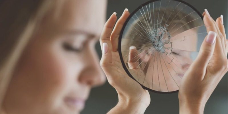 نداشتن اعتماد به نفس به دلیل چهره و ابروها