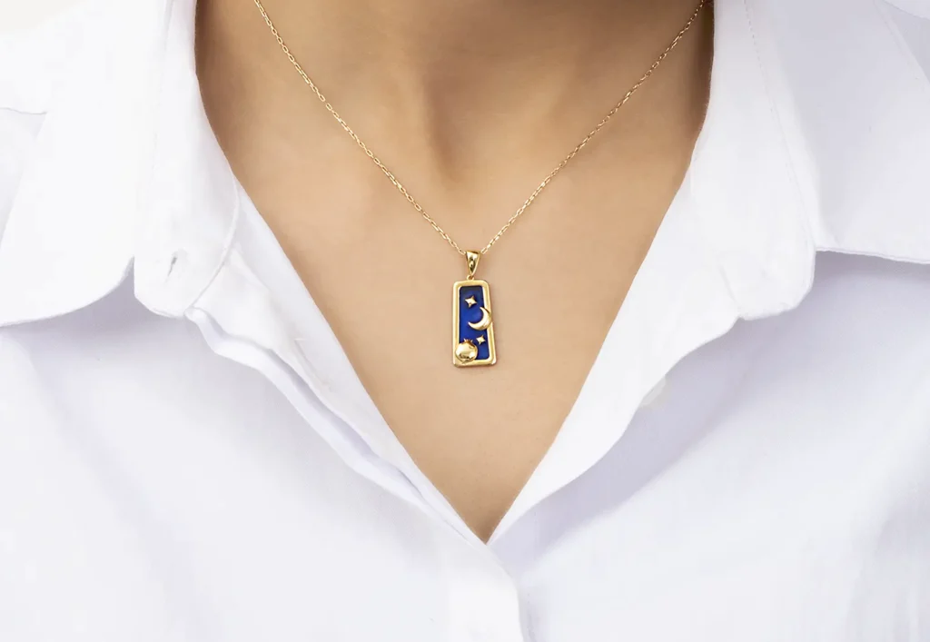 خرید آویز طلا زنانه ای جی