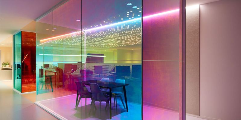 خانه مدرن با ترکیب خلاقیت و متریال حرفه ای پلکسی