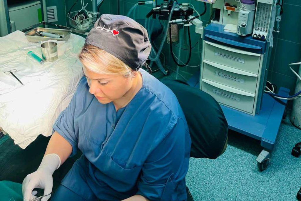 دکتر مانا فرحی مهر بهترین پزشک زنان در شمال تهران