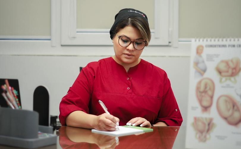 دکتر مانا فرحی مهر بهترین دکتر زنان در تهران