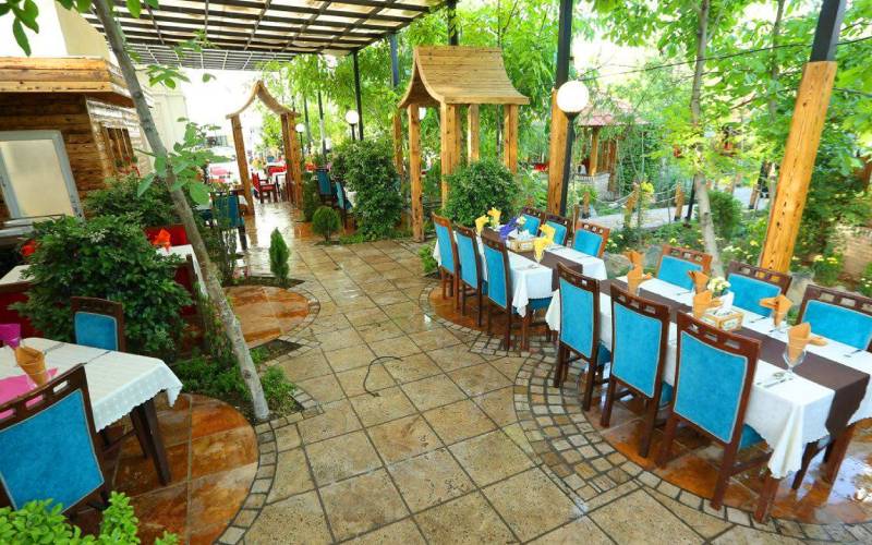 رستوران مهستان شاندیز