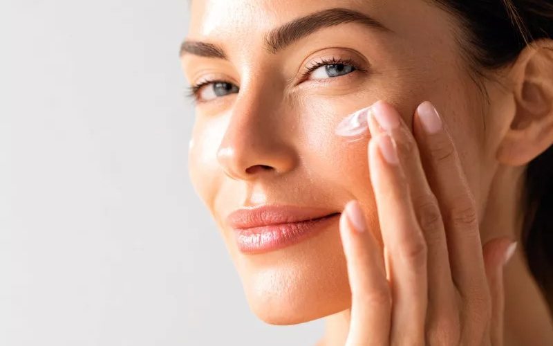 همه چیز درباره بهترین کرم آبرسان حاوی هیالورونیک اسید